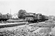 160697 Afbeelding van de stoomlocomotief nr. 7003 (serie 7000) van de N.S. met een trein Hengelo-Wienerbrug te ...